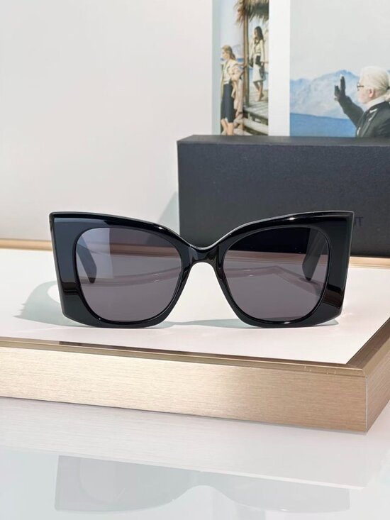 Saint Laurent women\'s sunglasses main image 5